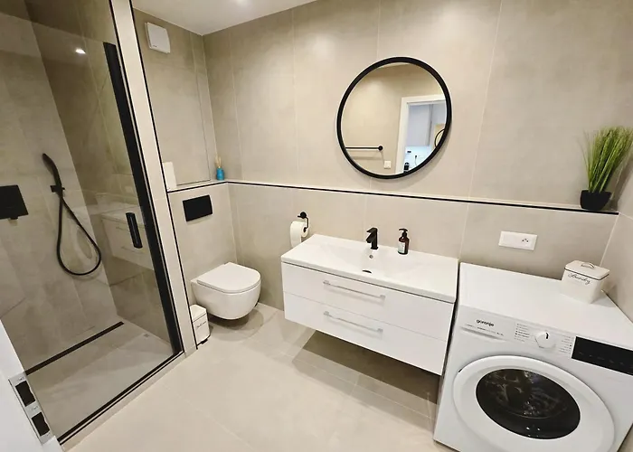 Velvet With Private Parking *